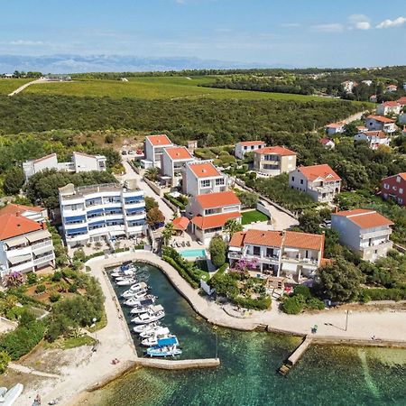 Apartmani Sollei 佩特坎内 外观 照片