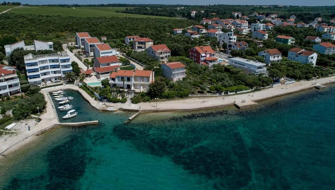 Apartmani Sollei 佩特坎内 外观 照片