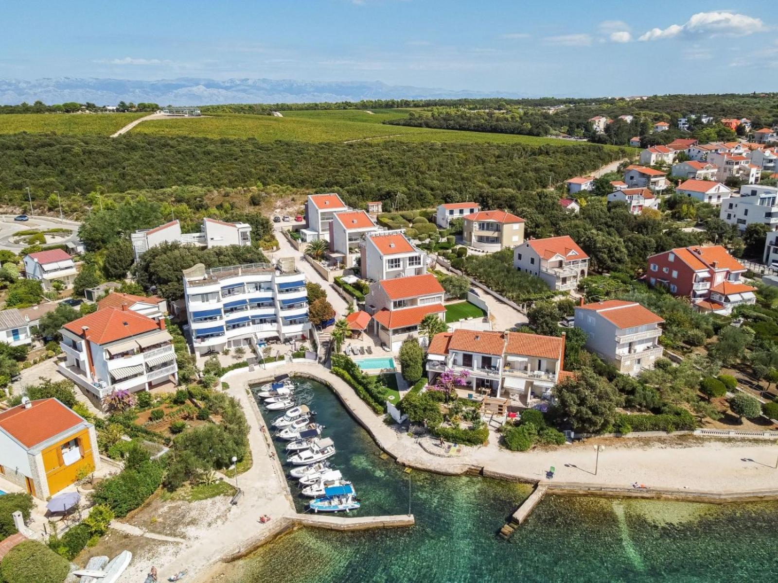 Apartmani Sollei 佩特坎内 外观 照片